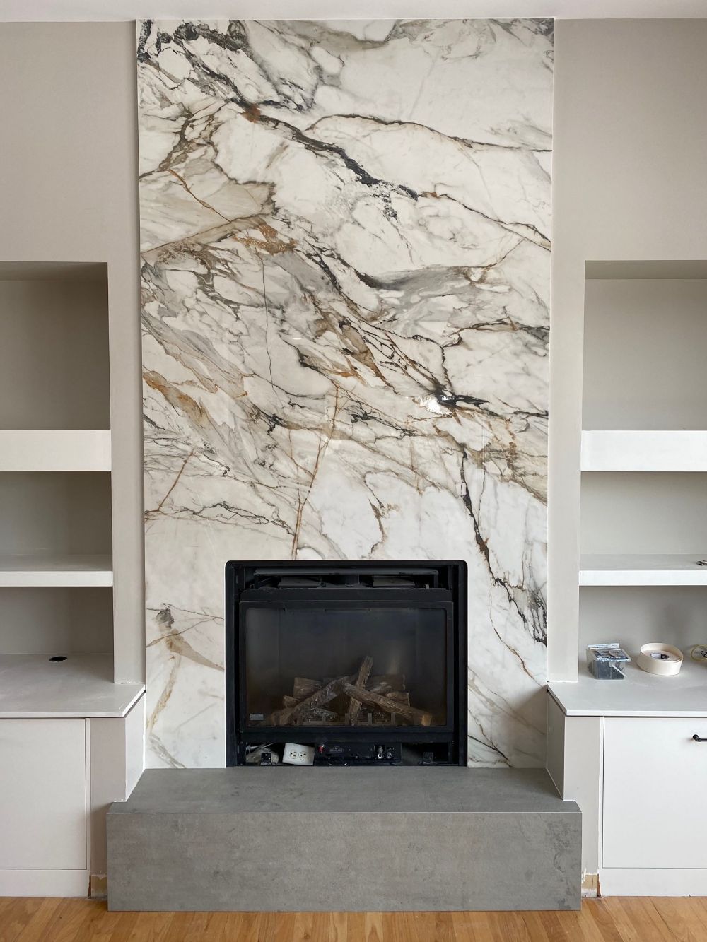 Calacatta-Marble-Fireplace (1)